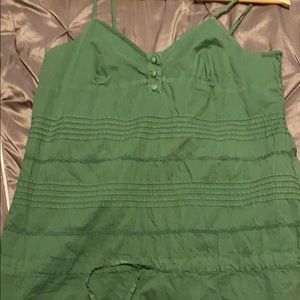 Sleeveless blouse green color in good conditions
